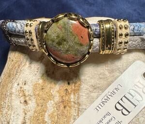 Laura Janelle Bracelet with stone no beading - brand new , magnetic clasp -